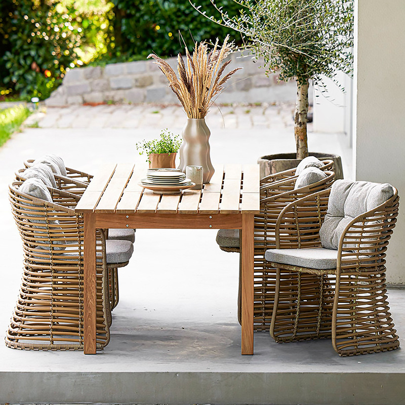 Tables And Chairs Courtyard, O – Coffee Tea Garden recenzja i cena