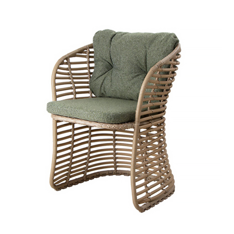 Tables And Chairs Courtyard, O – Coffee Tea Garden recenzja i cena